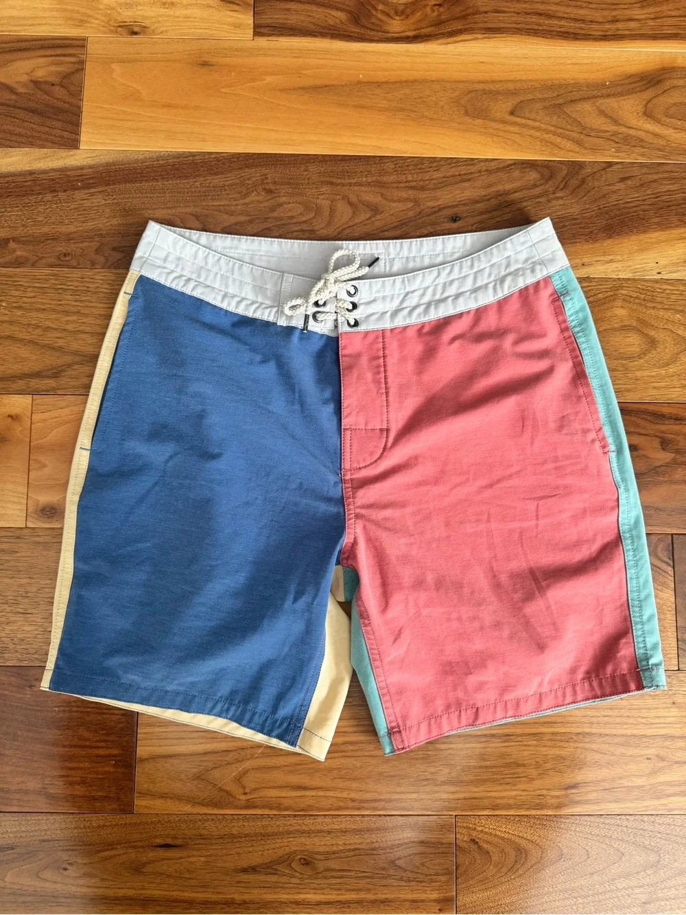 Faherty Fun Board short in Sumer Mix - 31